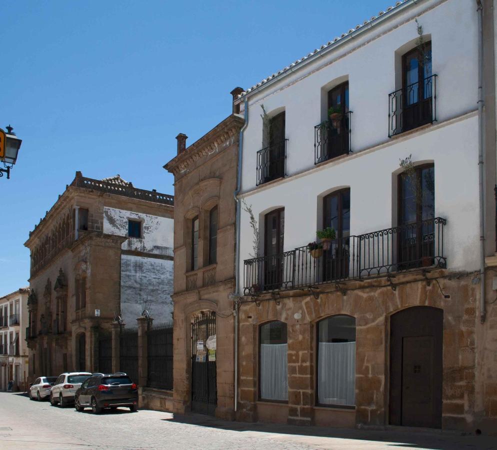 Apartamentos Tres Llaves Palacio De Vela De Los Cobos 우베다 외부 사진