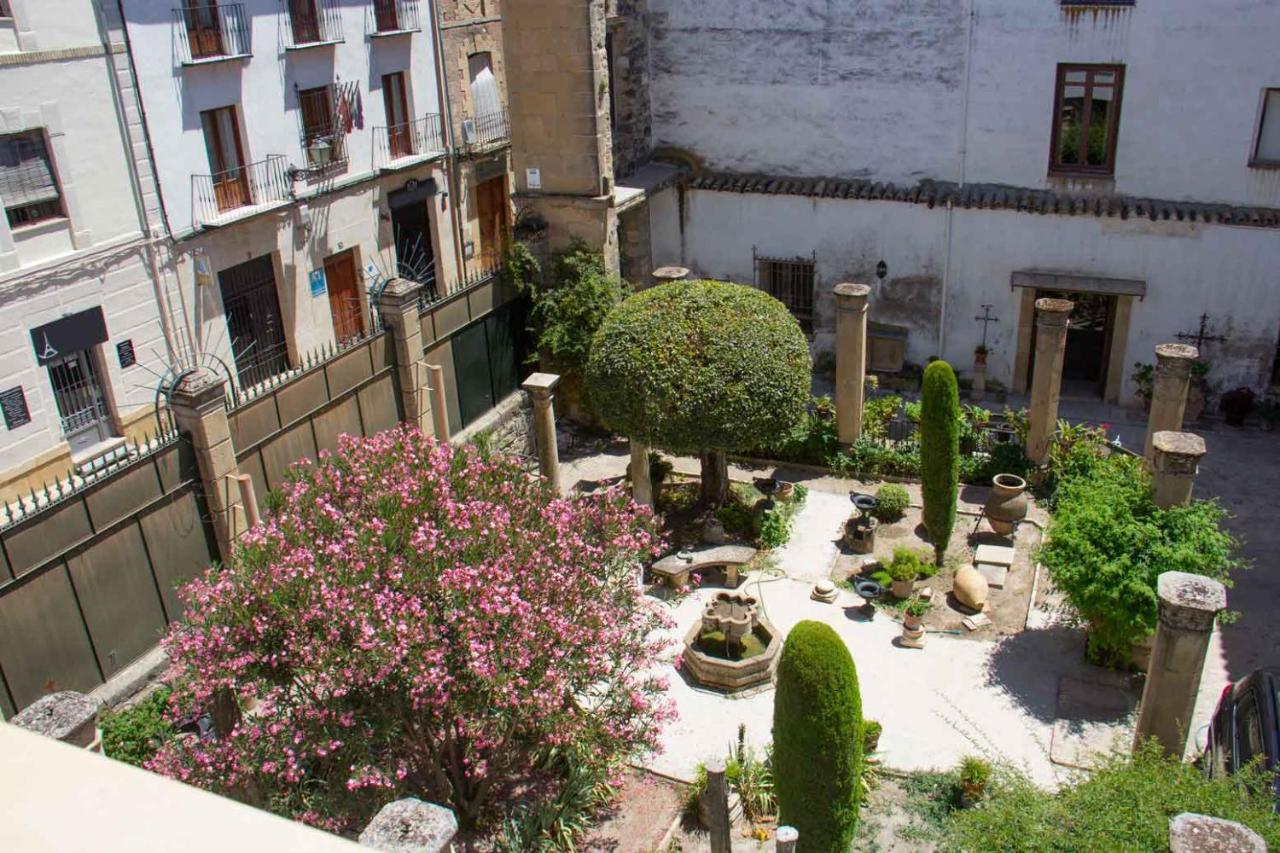 Apartamentos Tres Llaves Palacio De Vela De Los Cobos 우베다 외부 사진