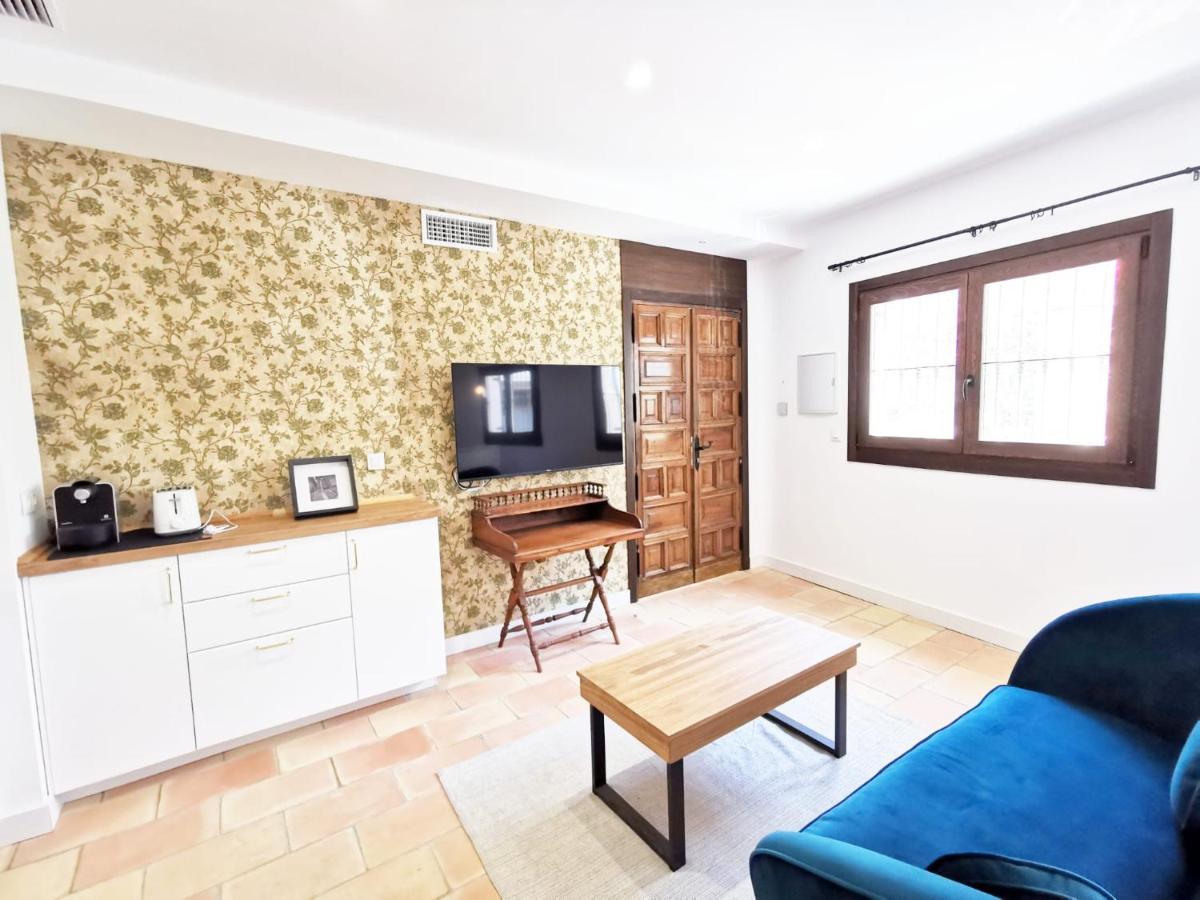 Apartamentos Tres Llaves Palacio De Vela De Los Cobos 우베다 외부 사진