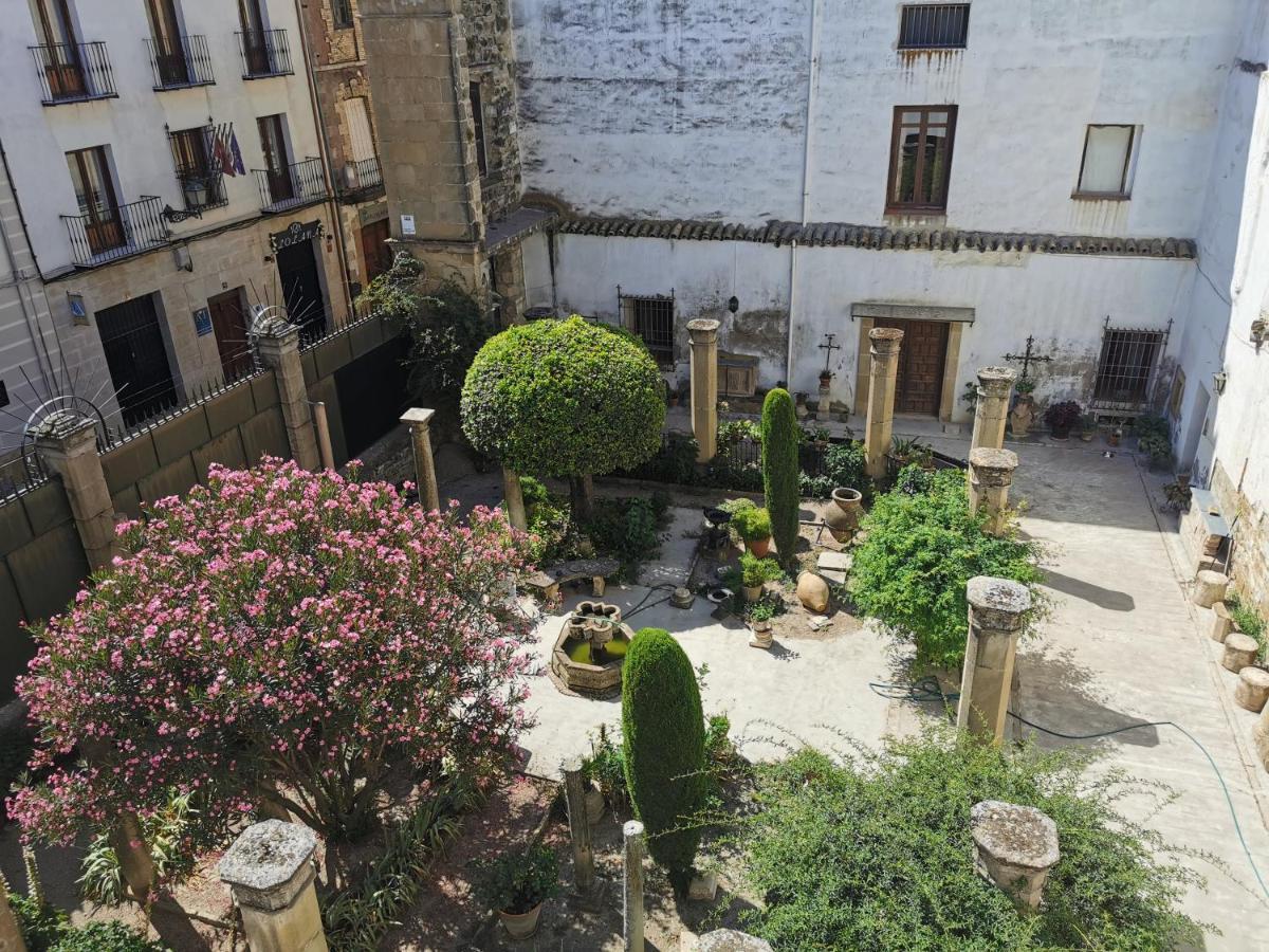 Apartamentos Tres Llaves Palacio De Vela De Los Cobos 우베다 외부 사진