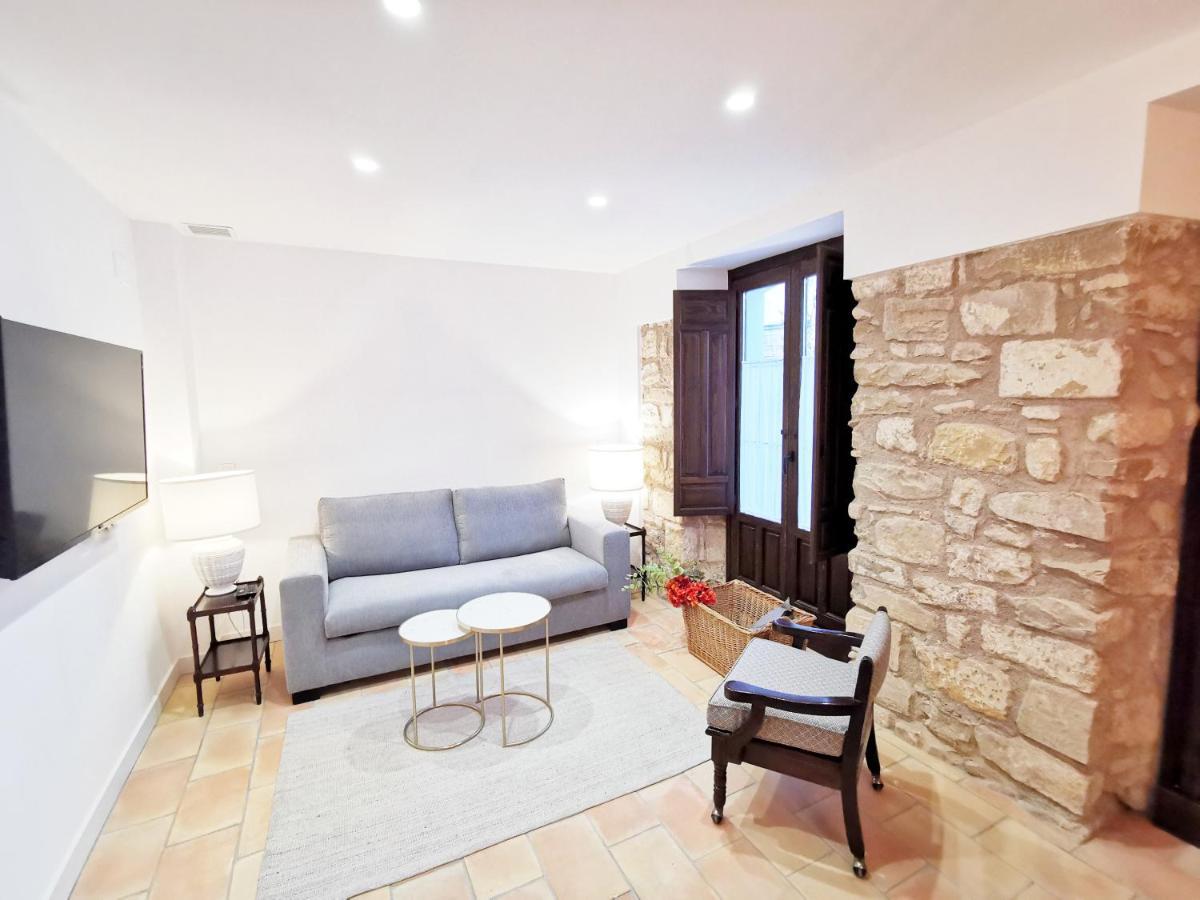 Apartamentos Tres Llaves Palacio De Vela De Los Cobos 우베다 외부 사진